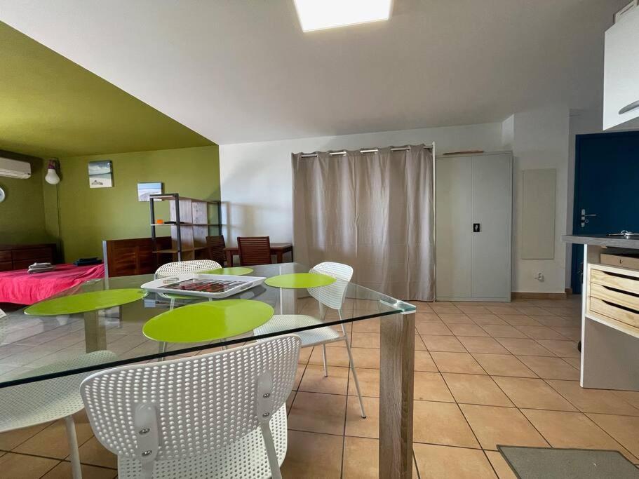 Immense Studio 51 Jusqu'A 4 Personnes Avec Vue Mer Saint-Denis Exteriör bild