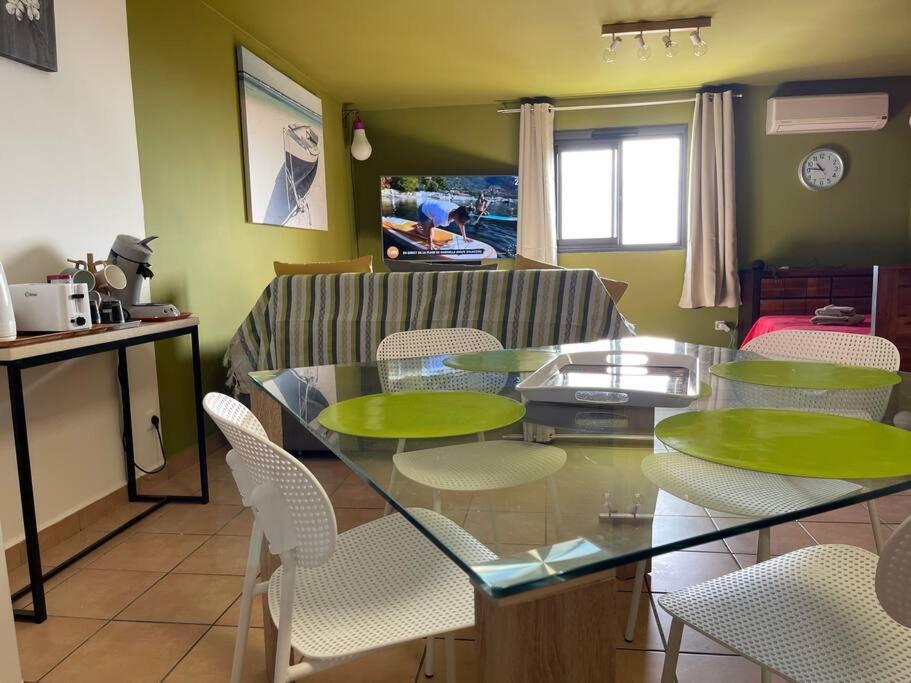 Immense Studio 51 Jusqu'A 4 Personnes Avec Vue Mer Saint-Denis Exteriör bild