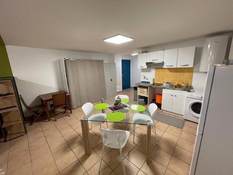 Immense Studio 51 Jusqu'A 4 Personnes Avec Vue Mer Saint-Denis Exteriör bild