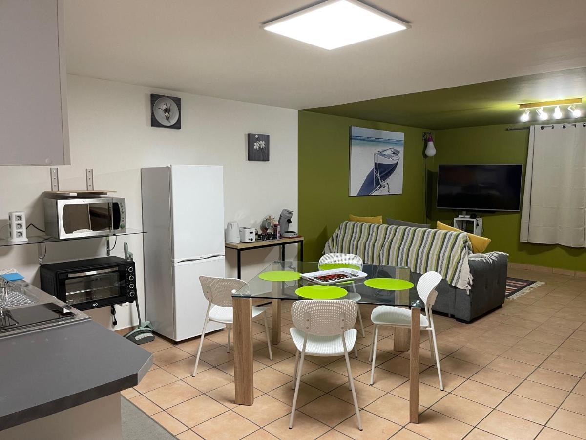 Immense Studio 51 Jusqu'A 4 Personnes Avec Vue Mer Saint-Denis Exteriör bild