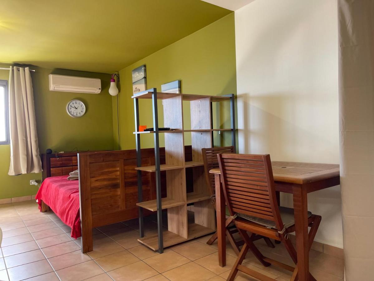 Immense Studio 51 Jusqu'A 4 Personnes Avec Vue Mer Saint-Denis Exteriör bild
